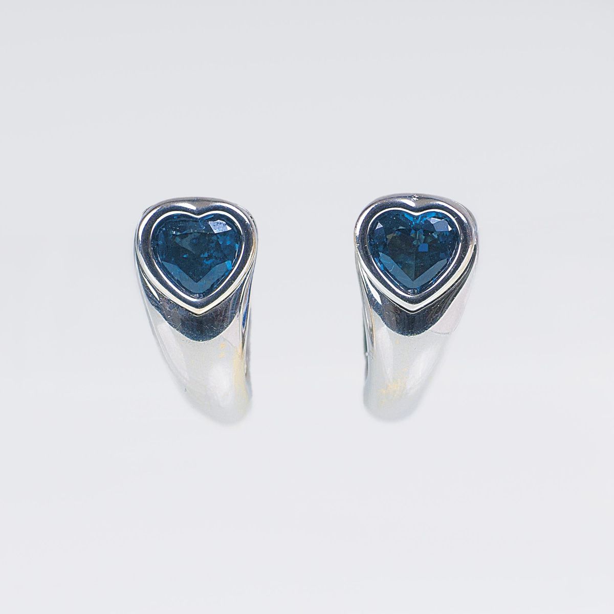 Paar Ohrringe mit Topas-Herzen