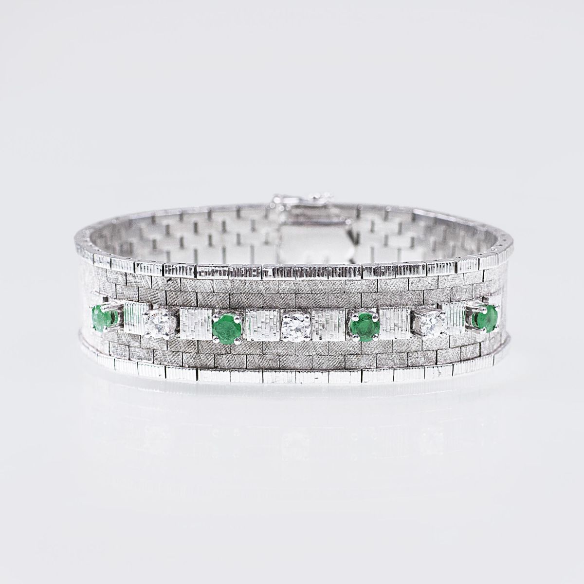 A Vintage Gold Bracelet with Diamonds and Emeralds