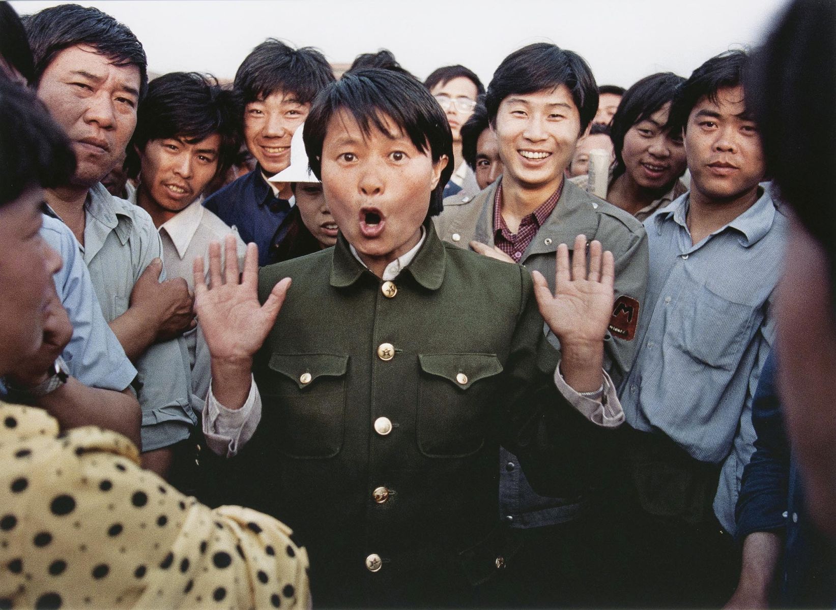Singende Polizistin auf dem Tiananmen-Platz in Peking, 3./4. Juni 1989