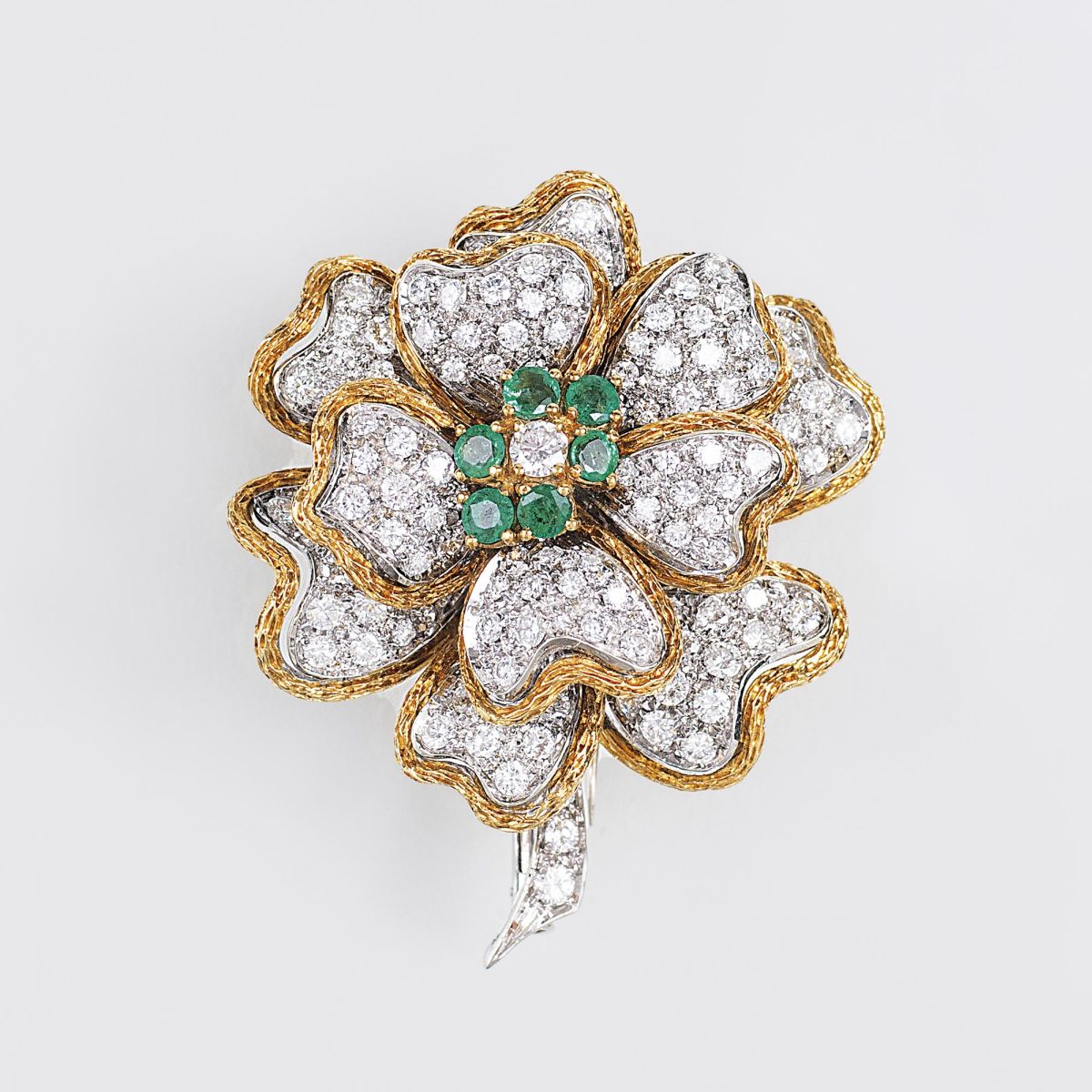 An extraordinaryl Vintage Diamond Emerald Brooch 'Flower'