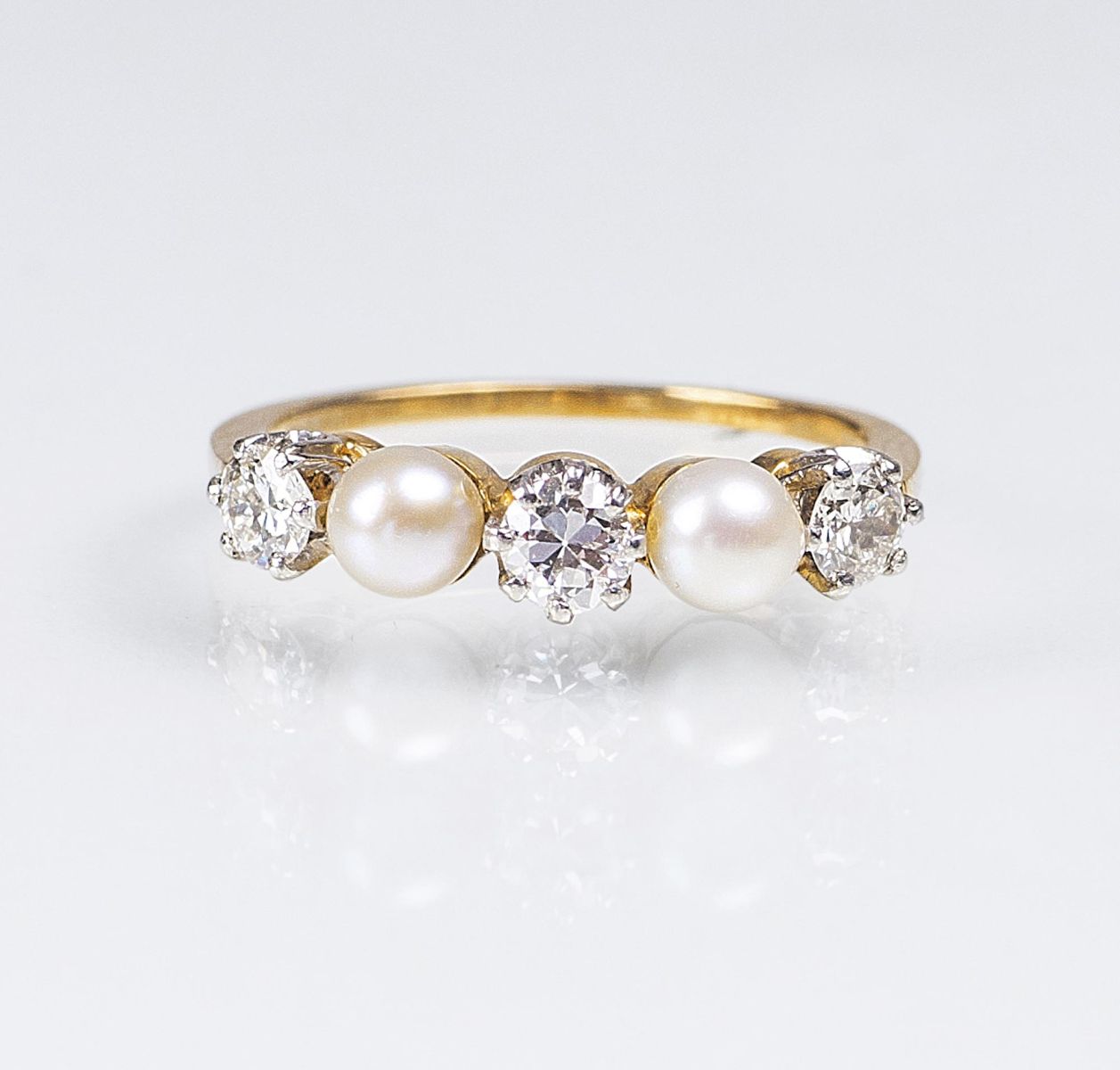 A petite Diamond Ring with Orient Pearls