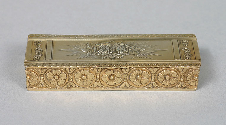 A small cigarette case with flower ornament