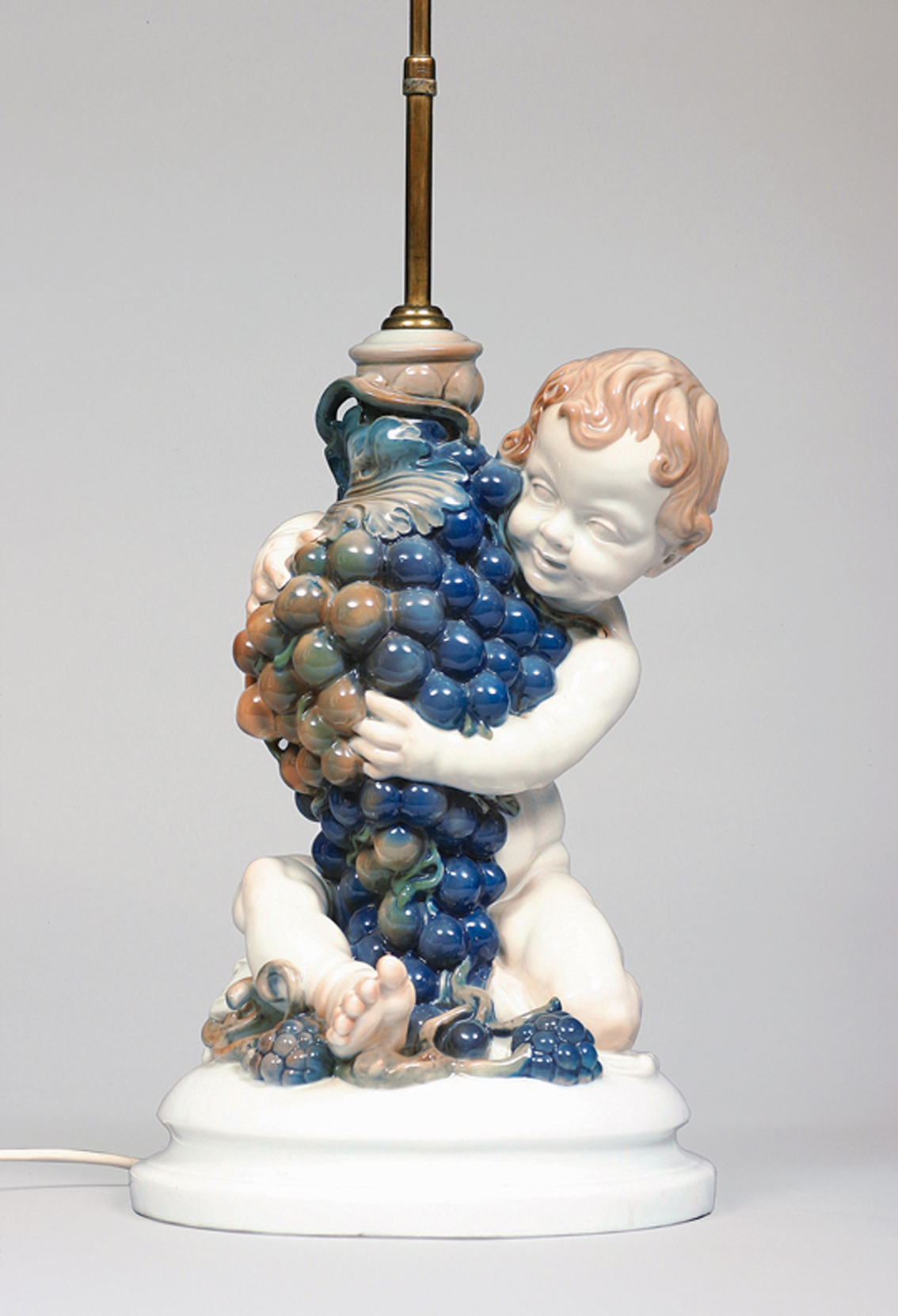 A large lamp foot 'Grape putto'