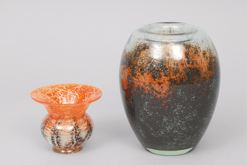 Satz von 2 'Ikora'-Vasen mit bunter Pulvereinschmelzung