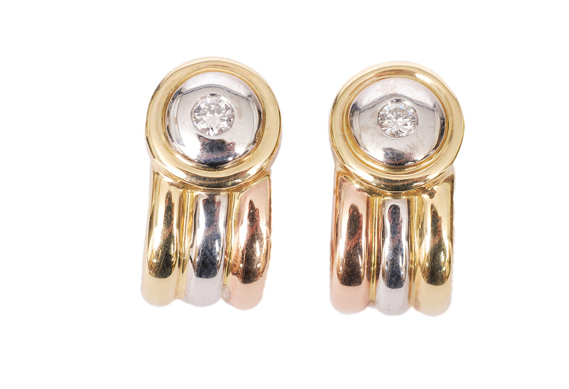 A pair of tricolour earrings with diamonds