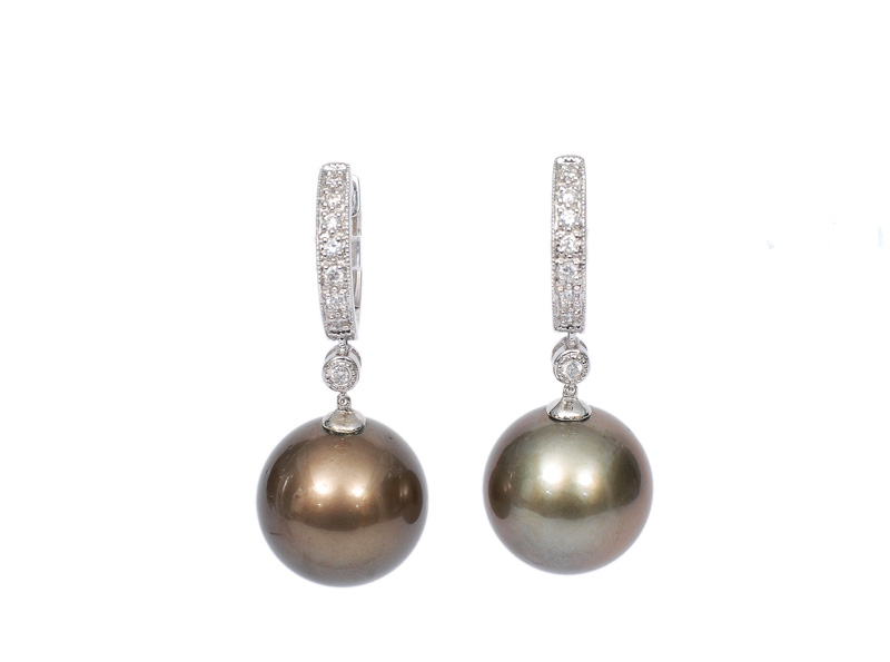 A pair of Tahiti pearl earrings