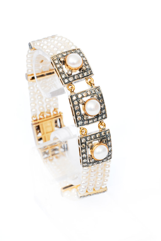 A pearl diamond bracelet