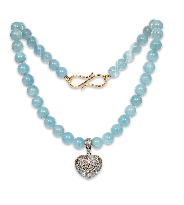 A modern aquamarin necklace with a diamond heart