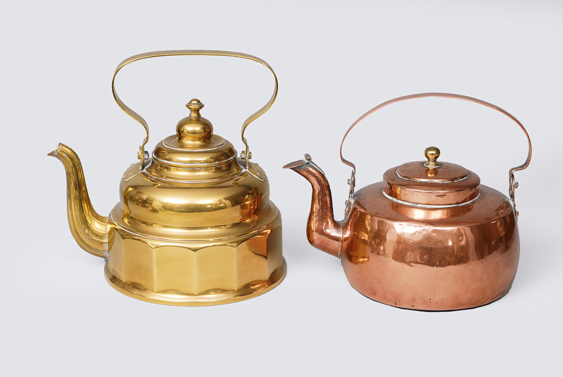 A set of 2 kettles