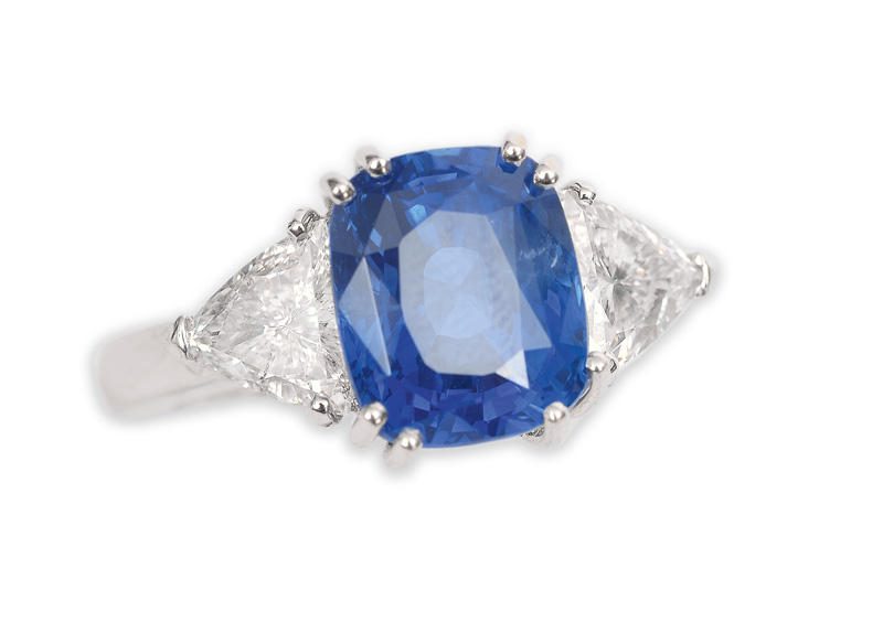 An extraordinary sapphire diamond ring