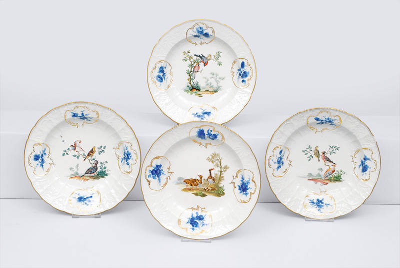 A set of 4 plates with bird decoration