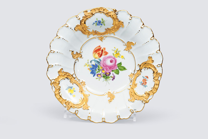 A plate with flower decoration