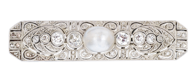 An Art-déco brooch with diamonds and one baroque pearl