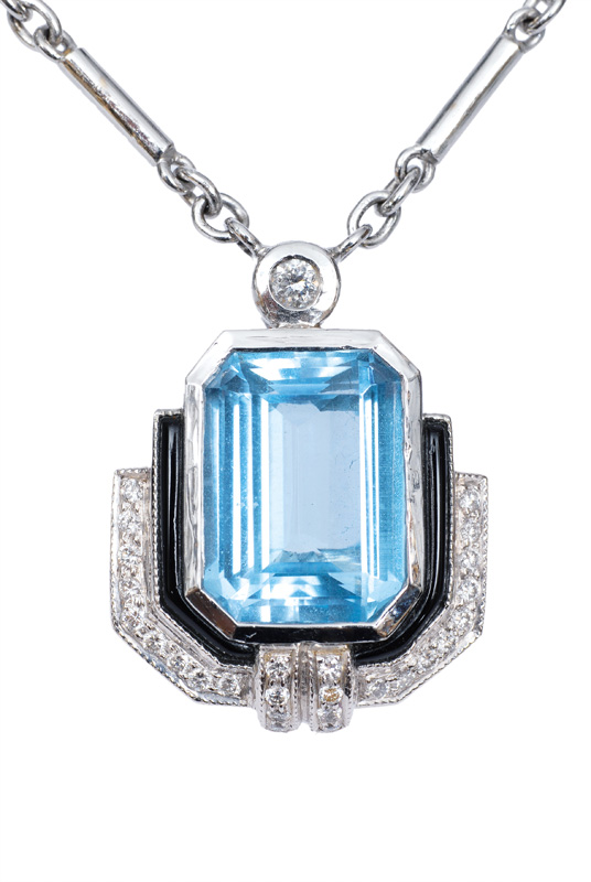 An aquamarine diamond pendant in the style of Art-déco with necklace