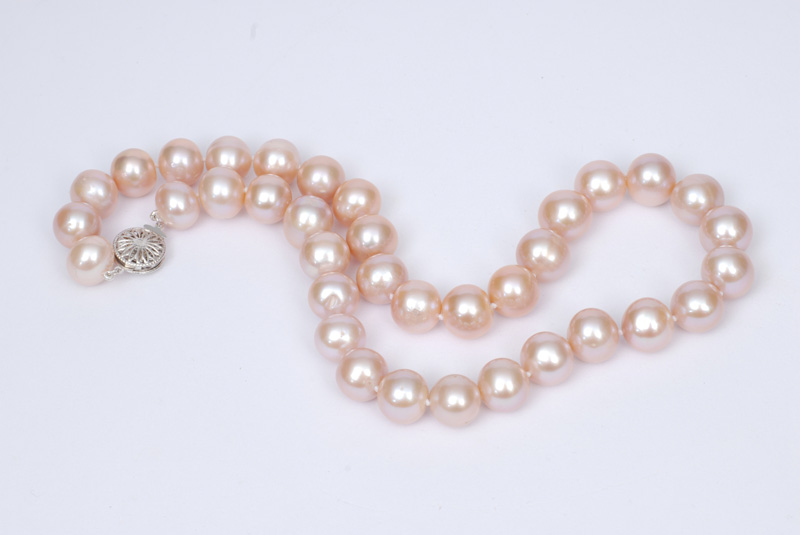 A pearl necklace