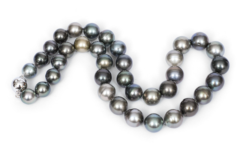 A multicoloured Tahiti pearl necklace