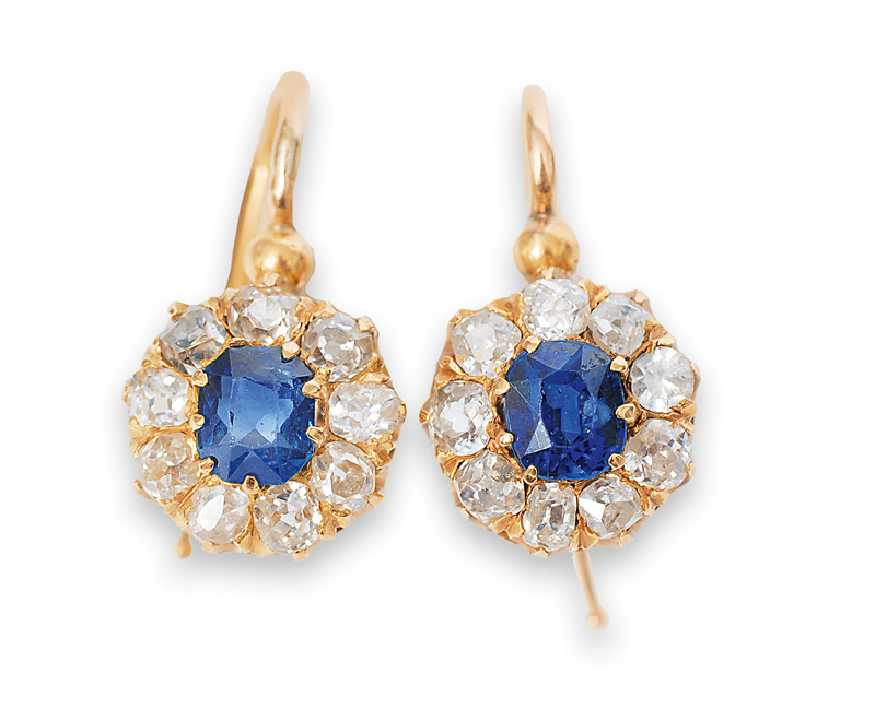A pair sapphire diamond earrings