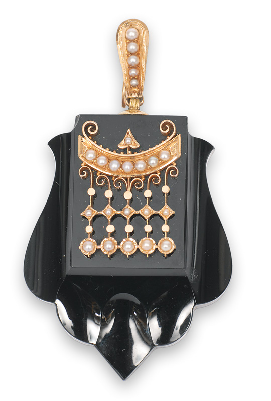 A Napoleon-III onyx pendant with pearls