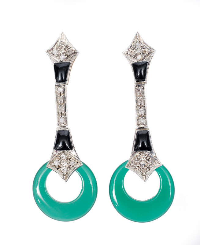 A pair of agate onyx earpendants with diamonds in the style of Art-déco