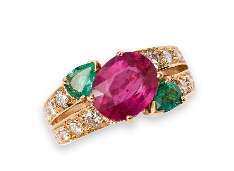 A splendid ruby diamond ring by Bulgari