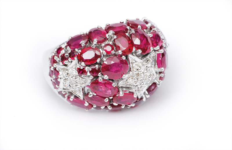 A large ruby diamond ring with ornaments of stars