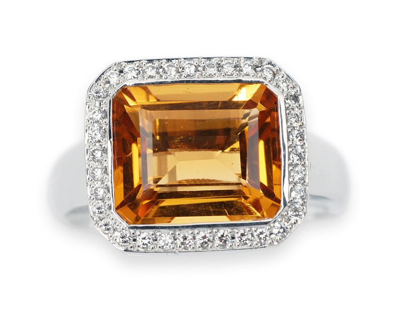 A citrin diamond ring