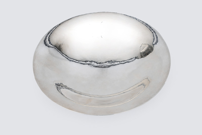 A middle bowl with decoration of fine hammer blows