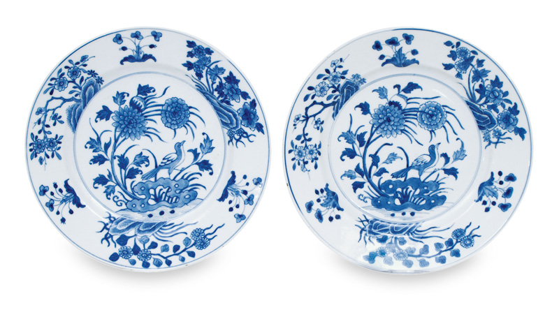 A pair of plates with flower and bird painting