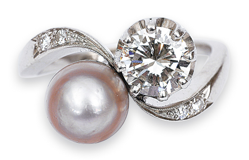 A Tahiti cultured pearl ring