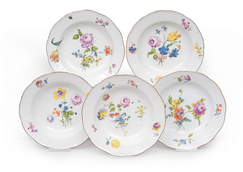A set of 5 plates with floral decoration and Ozier relief