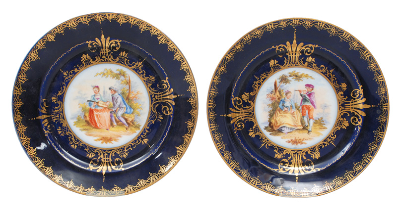 - A pair of cobalt blue grounded plates with Boucher szenes in styl of Vienna A pair of cobalt blue grounded plates with Boucher szenes in styl of Vienna