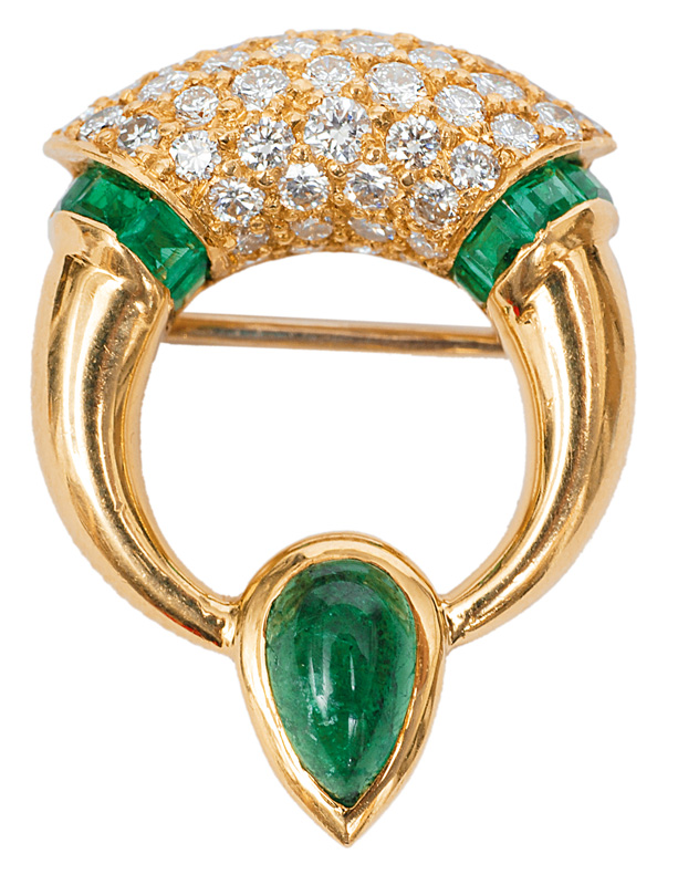A small emerald diamond pendant