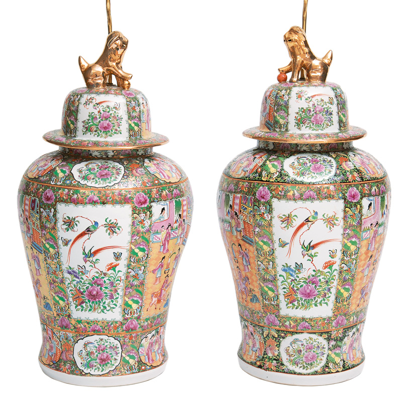 Paar Vasen-Lampen mit reichem Dekor und Pho-Hundbekrönung