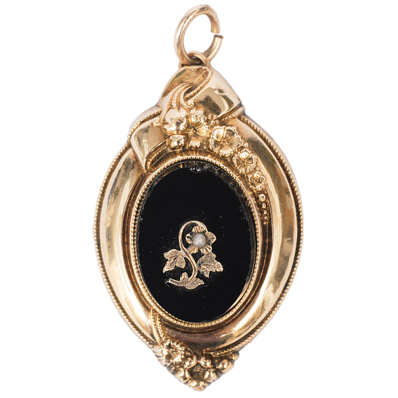 A Biedermeier pendant with pair of earrings