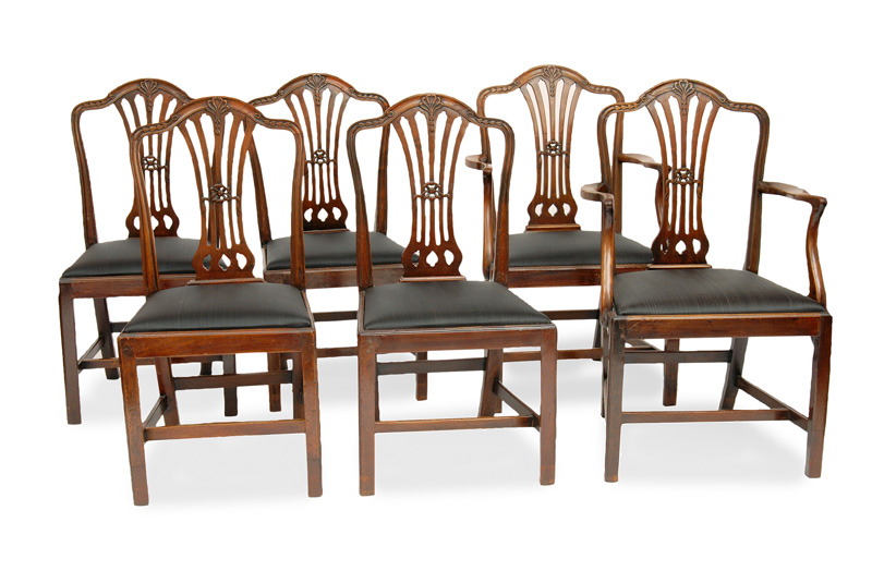 Satz von 6 Stühlen und Paar Armlehnstühlen im Hepplewhite-Stil