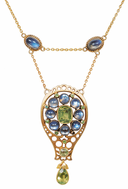 A petite Art-Nouveau moonstone necklace with peridots