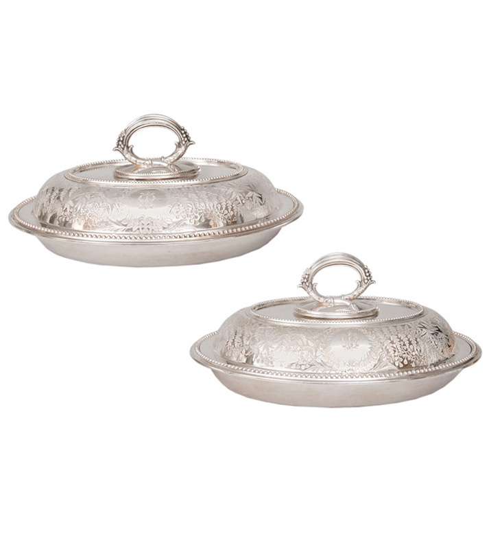 A pair of oval serving bowls with foliage decor