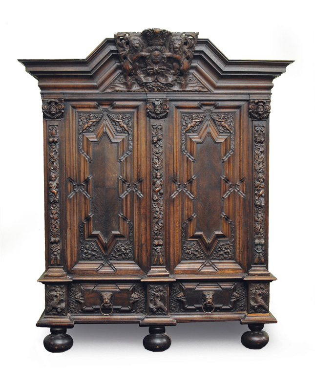 A cabinet with a coat of arms of Gdansk
