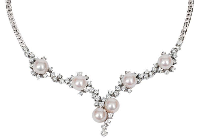 A diamond pearl necklace
