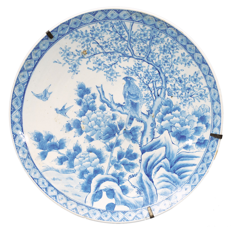 A large Arita-plate with bird painting