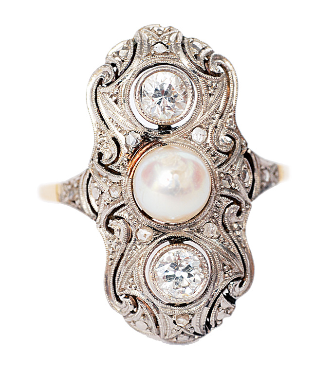 An Art-Nouveau pearl diamond ring