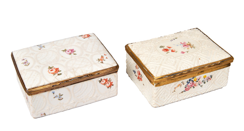 Two snuff boxes with flowers