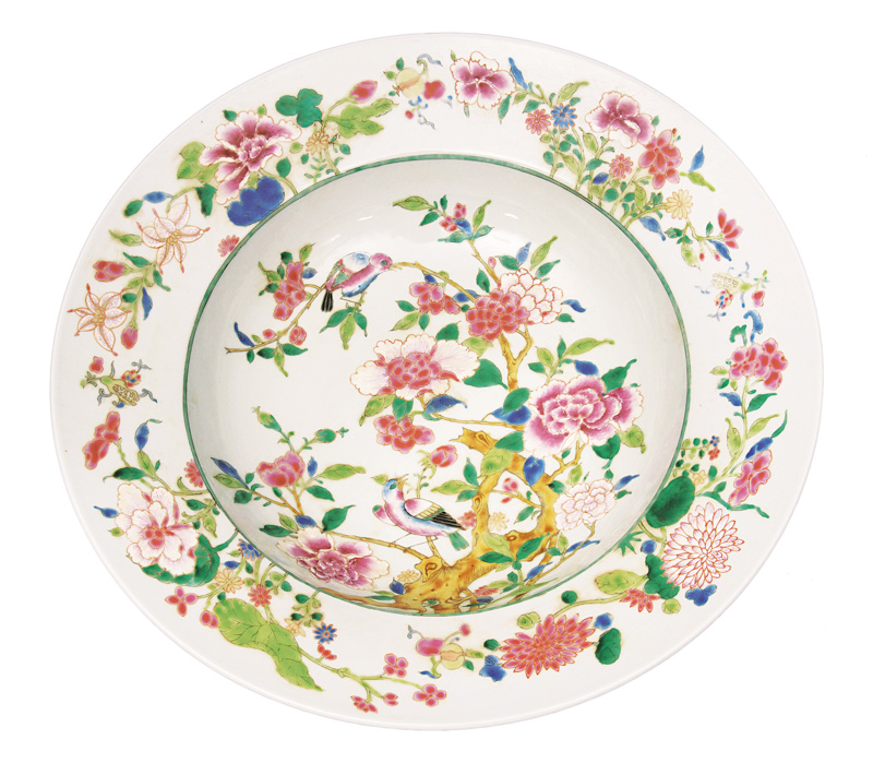 A large Famille-Rose-plate with flowers and birds