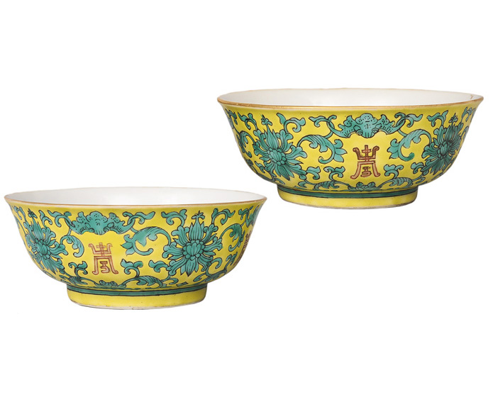 A pair of bowls with a yellow underground
