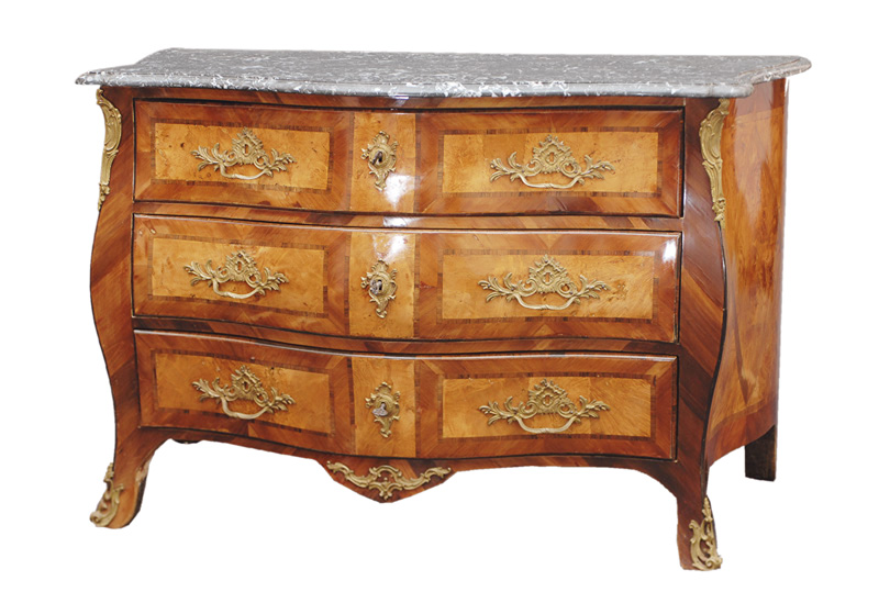 A noble Baroque chest of drawers