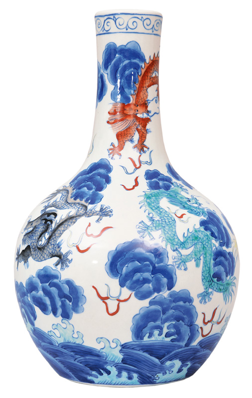A shoulder-neck vase with dragon decoration