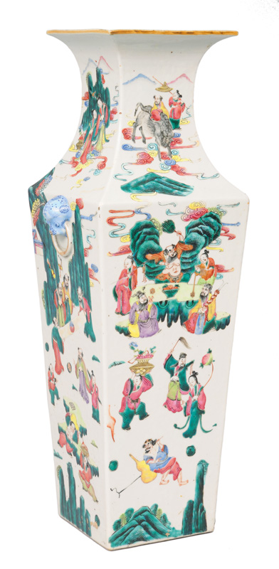 Große Famille-Verte Vase mit mythologischen Szenen