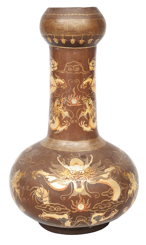 Außergewöhnliche Trockenlackvase mit feinem Drachen-Dekor Außergewöhnliche Trockenlackvase mit feinem Drachen-Dekor