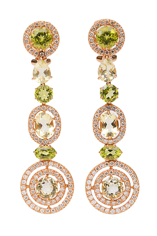 A pair of peridot lemonquarz earpendants with diamonds