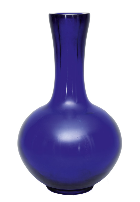 A tall Beijing glass vase
